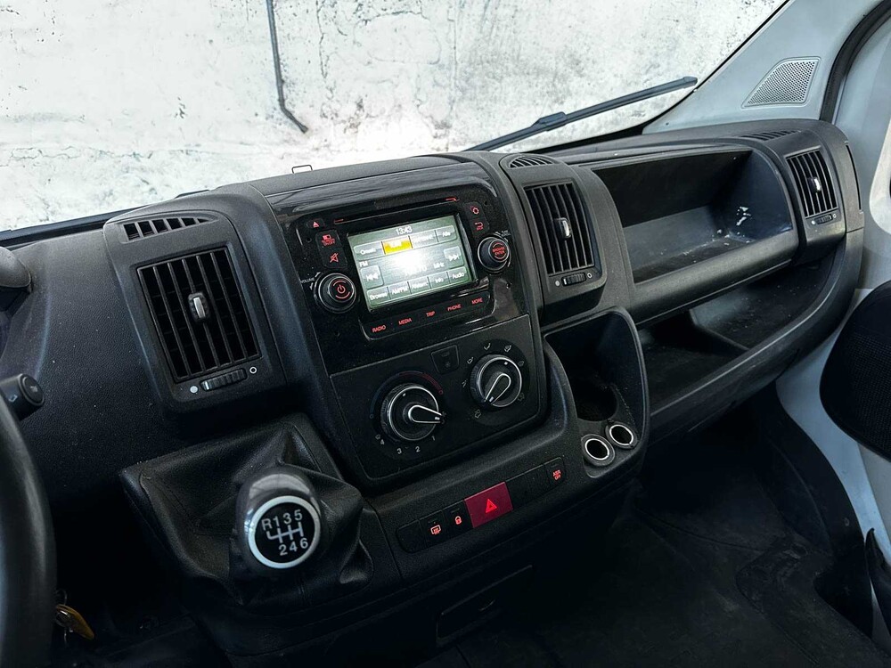 Peugeot Boxer 335 2,2 HDI L3H2 XR 150 PS 2016 7-sitziges Nutzfahrzeug, V-584-GT