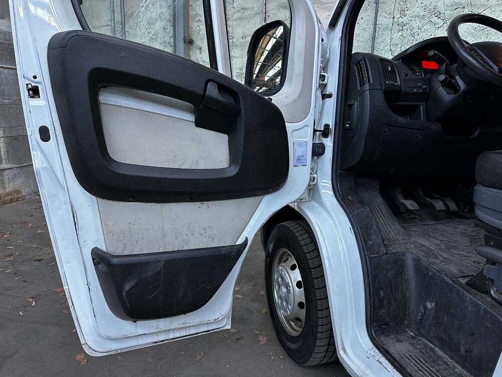 Peugeot Boxer 335 2,2 HDI L3H2 XR 150 PS 2016 7-sitziges Nutzfahrzeug, V-584-GT