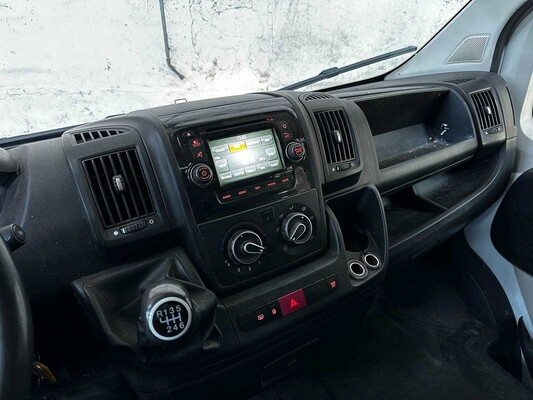 Peugeot Boxer 335 2,2 HDI L3H2 XR 150 PS 2016 7-sitziges Nutzfahrzeug, V-584-GT