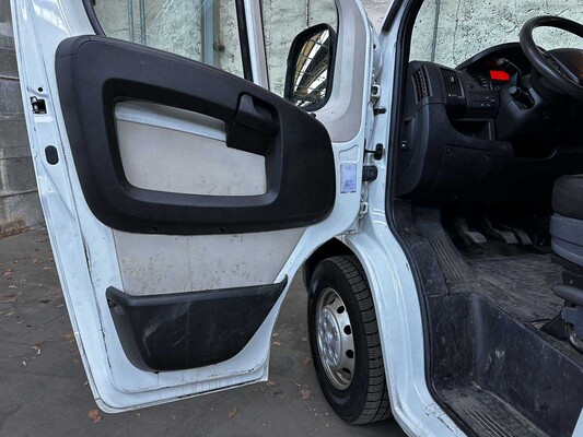 Peugeot Boxer 335 2,2 HDI L3H2 XR 150 PS 2016 7-sitziges Nutzfahrzeug, V-584-GT