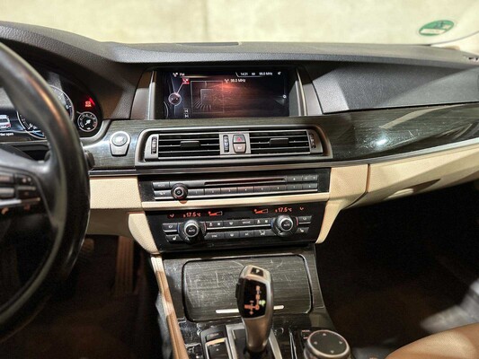BMW 520i Luxury Edition 5-serie 181pk 2017 (Origineel-NL), NP-432-L