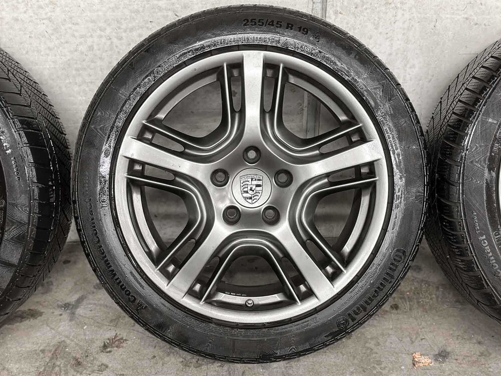 Porsche wielen set (Winterbanden) R19 Continental