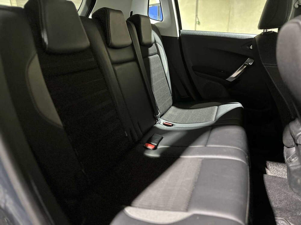 Peugeot 2008 1.2 PureTech Allure 110hp 2018 (Original-NL), RL-527-Z