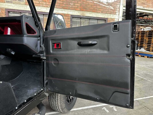 Land Rover Defender 90 V8 LS3-Moter 430pk 1996