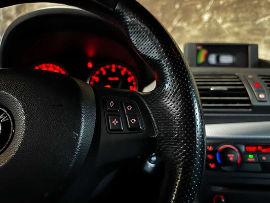BMW 130i Introduction M-Sport 3.0 6-cilinder in-lijn 265pk 2005 1-serie, 50-TH-RD Youngtimers