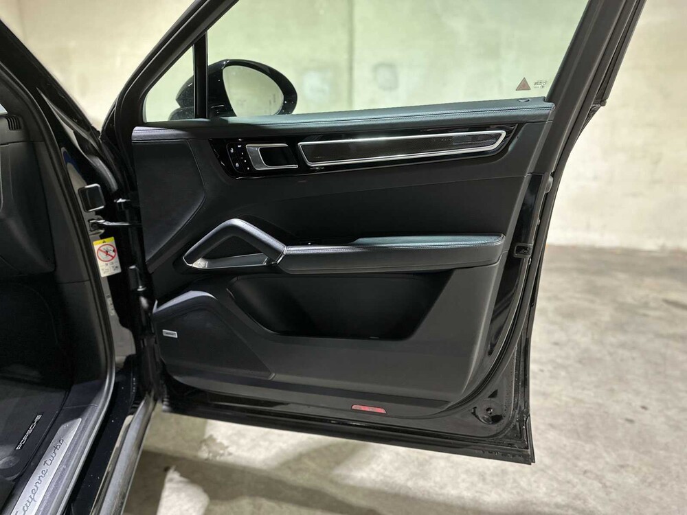Porsche Cayenne Coupe Turbo 4.0 V8 549hp 2019, J-757-HF