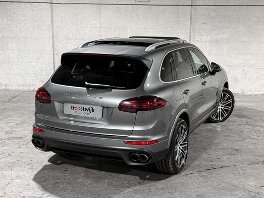 Porsche Cayenne Turbo 4.8 V8 520hp 2017 Sport-Chrono