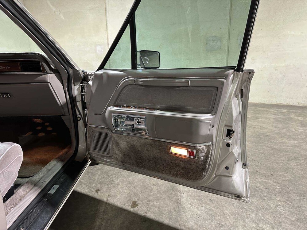 Lincoln Town Car 4,9 V8 Signature SD 160 PS 1989, K-946-BX
