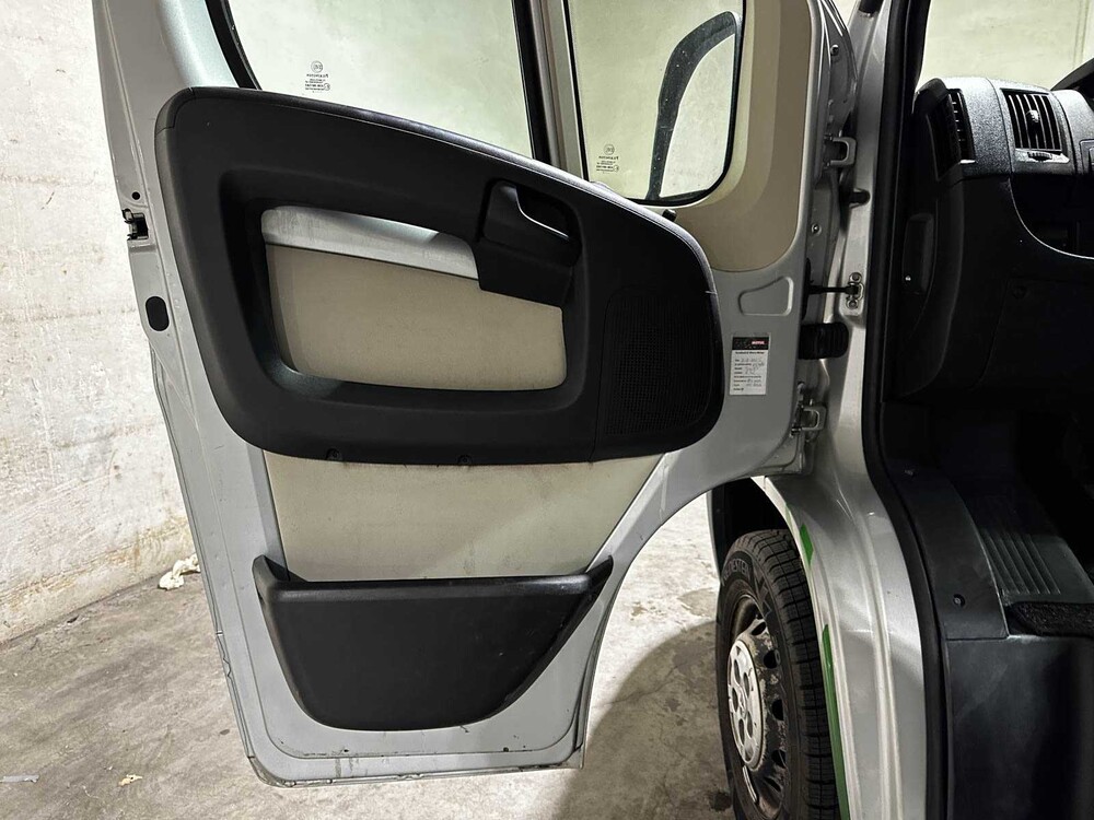 Peugeot Boxer 330 2,2 HDI 6-Sitzer-Doppelkabine 110 PS 2013 (Original-NL), VD-010-R