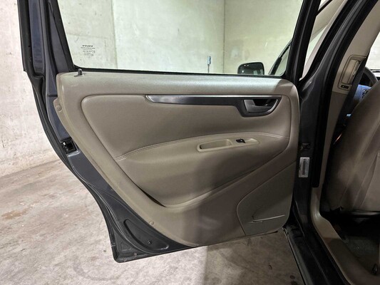 Volvo V70 2.4 D5 Geartronic Edition II 163pk 2003, 82-KSR-8 Youngtimer