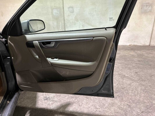 Volvo V70 2.4 D5 Geartronic Edition II 163hp 2003, 82-KSR-8 Youngtimer