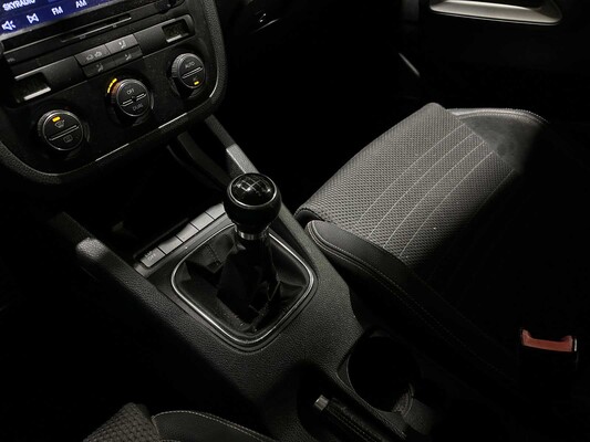 Volkswagen Scirocco 1.4 TSI Highline 122hp 2009, J-351-JG