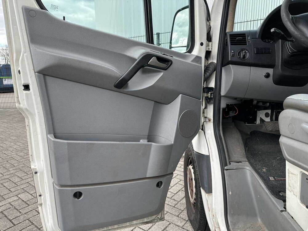 Volkswagen Crafter 35 2.5 TDI L2H1 DC 109hp 2008 (Original-NL), 62-VPJ-5