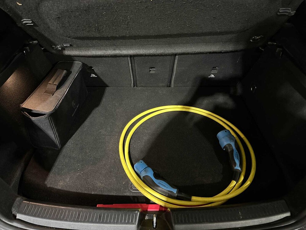 Mercedes-Benz A250 e Business Solution AMG Limited A-klasse 160pk 2021 (Origineel-NL), K-518-SP