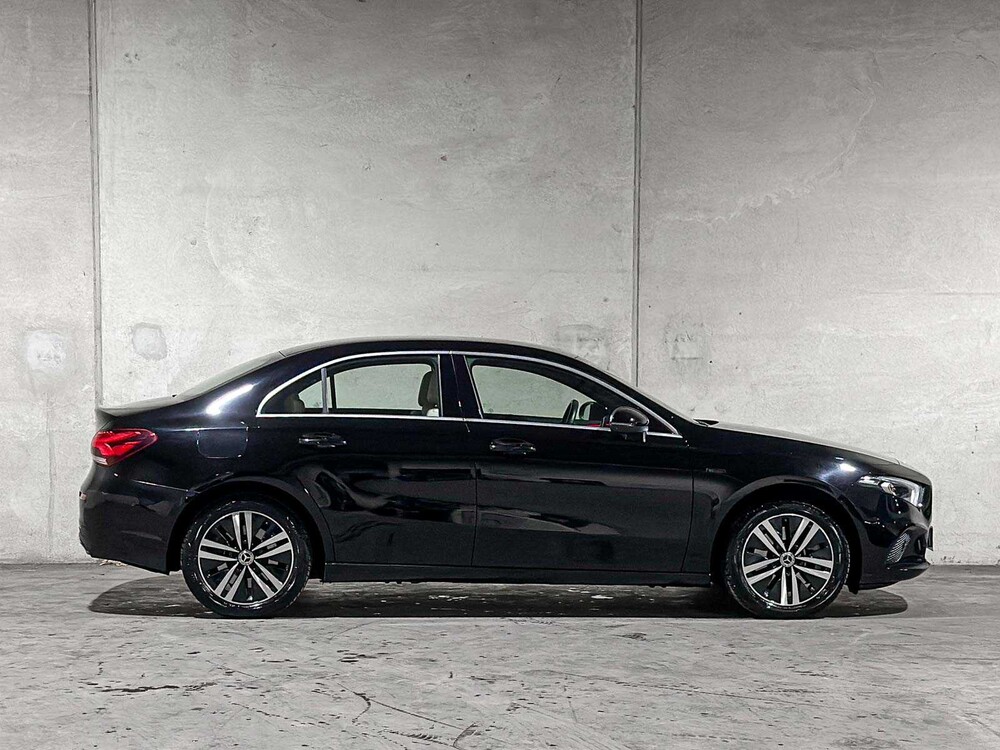 Mercedes-Benz A250 e Business Solution Luxury Limited 218pk 2020 (Origineel-NL + 1e Eigenaar) A-klasse, J-849-SG
