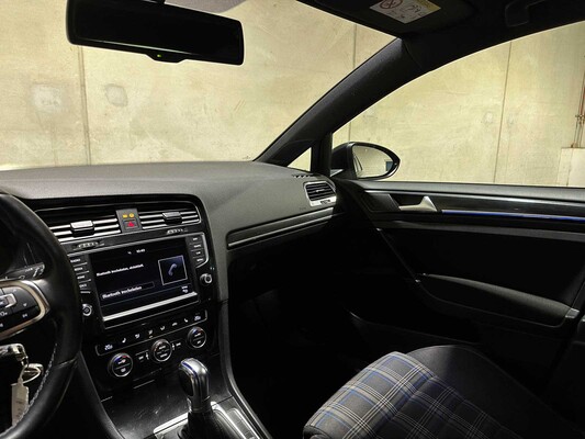Volkswagen Golf GTE 1.4 TSI 204pk 2015 (Origineel-NL), 1-ZNB-51