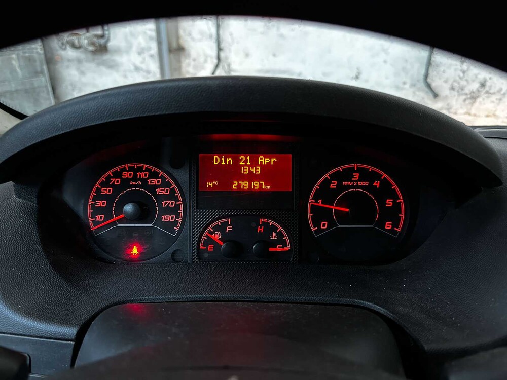 Peugeot Boxer 335 2.2 HDI L3H2 XR 150pk 2016 7-Persoons Bedrijfswagen, V-584-GT