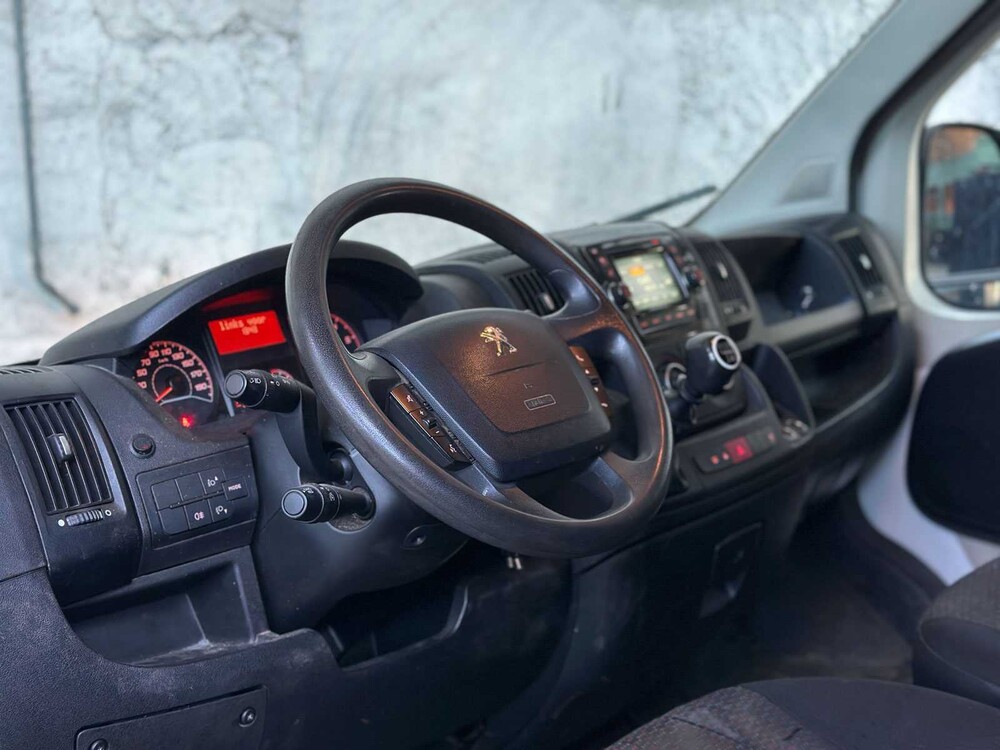Peugeot Boxer 335 2.2 HDI L3H2 XR 150pk 2016 7-Persoons Bedrijfswagen, V-584-GT