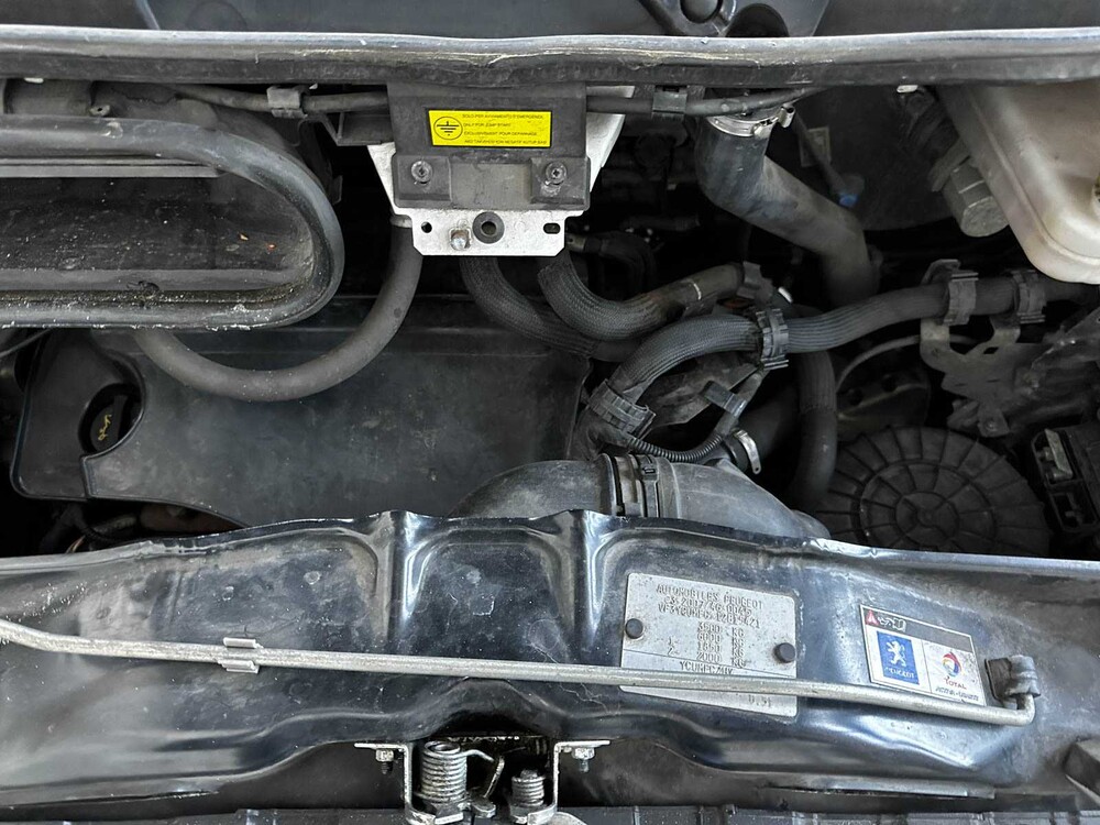Peugeot Boxer 335 2.2 HDI L3H2 XR 150pk 2016 7-Persoons Bedrijfswagen, V-584-GT