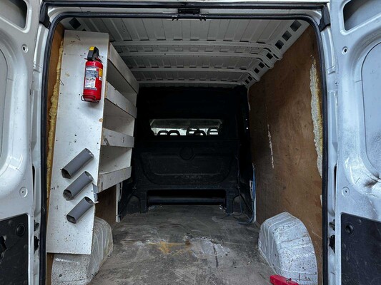 Peugeot Boxer 335 2.2 HDI L3H2 XR 150pk 2016 7-Persoons Bedrijfswagen, V-584-GT