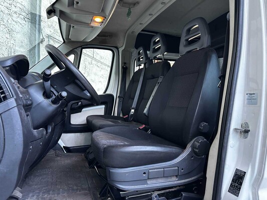 Peugeot Boxer 335 2.2 HDI L3H2 XR 150pk 2016 7-Persoons Bedrijfswagen, V-584-GT