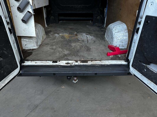 Peugeot Boxer 335 2.2 HDI L3H2 XR 150pk 2016 7-Persoons Bedrijfswagen, V-584-GT