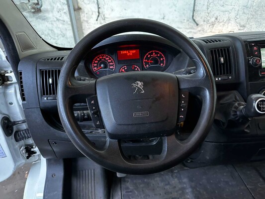 Peugeot Boxer 335 2.2 HDI L3H2 XR 150pk 2016 7-Persoons Bedrijfswagen, V-584-GT