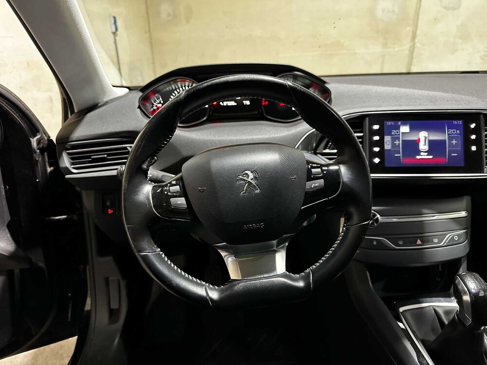 Peugeot 308 1.2 PureTech Blue Lease Executive 110pk 2016 (Origineel-NL), JJ-650-N