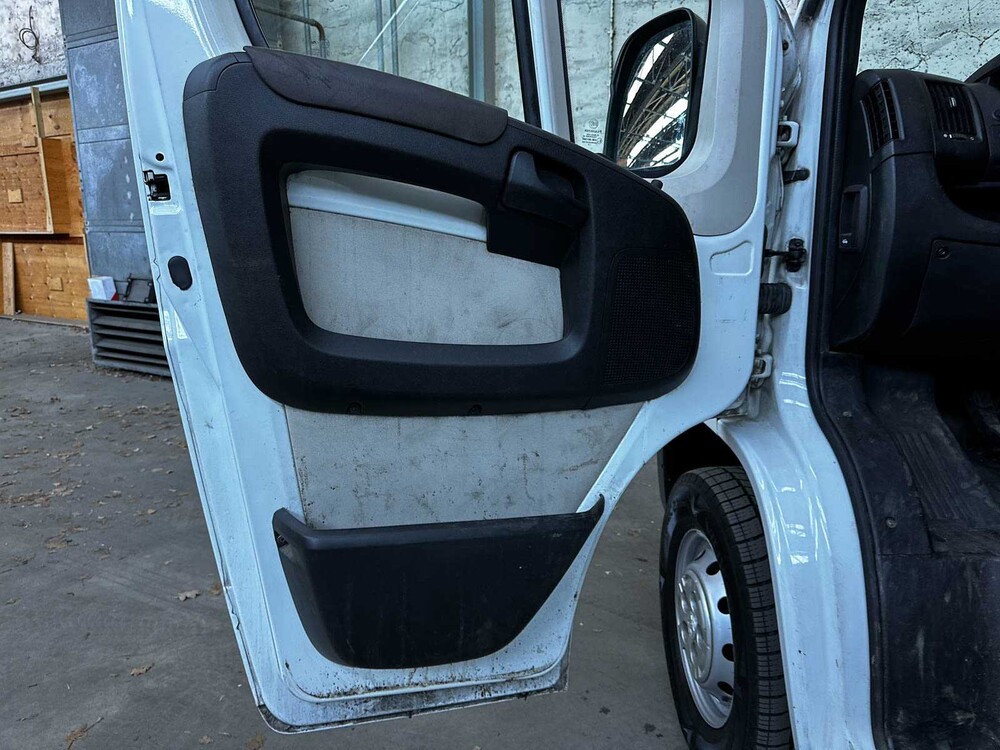 Peugeot Boxer 330 2.0 HDI Pro 6-Persoons Bedrijfswagen 110pk 2017, VFZ-61-L