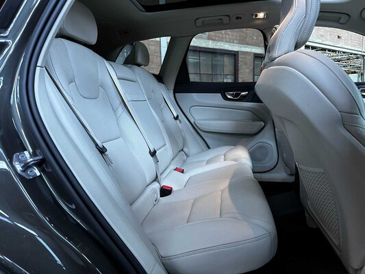 Volvo XC60 2.0 T8 Twin Engine AWD Inscription R-Design 303pk 2019, R-244-TZ