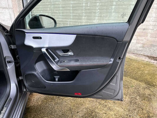 Mercedes-Benz A180 d Launch Edition Premium Plus 116pk 2019 A-Klasse, X-668-XH