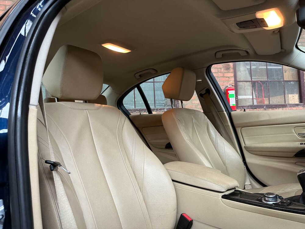 BMW 320i EfficientDynamics Edition Upgrade Edition 170pk 2013 (Origineel-NL) 3-serie, 1-SLL-03