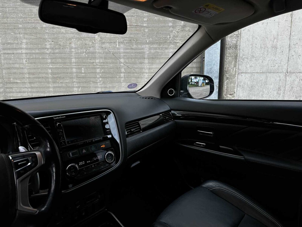 Mitsubishi Outlander 2.0 PHEV Instyle CWO GGP21 203pk 2015 (Origineel-NL) Plug-In Hybrid, HG-301-Z