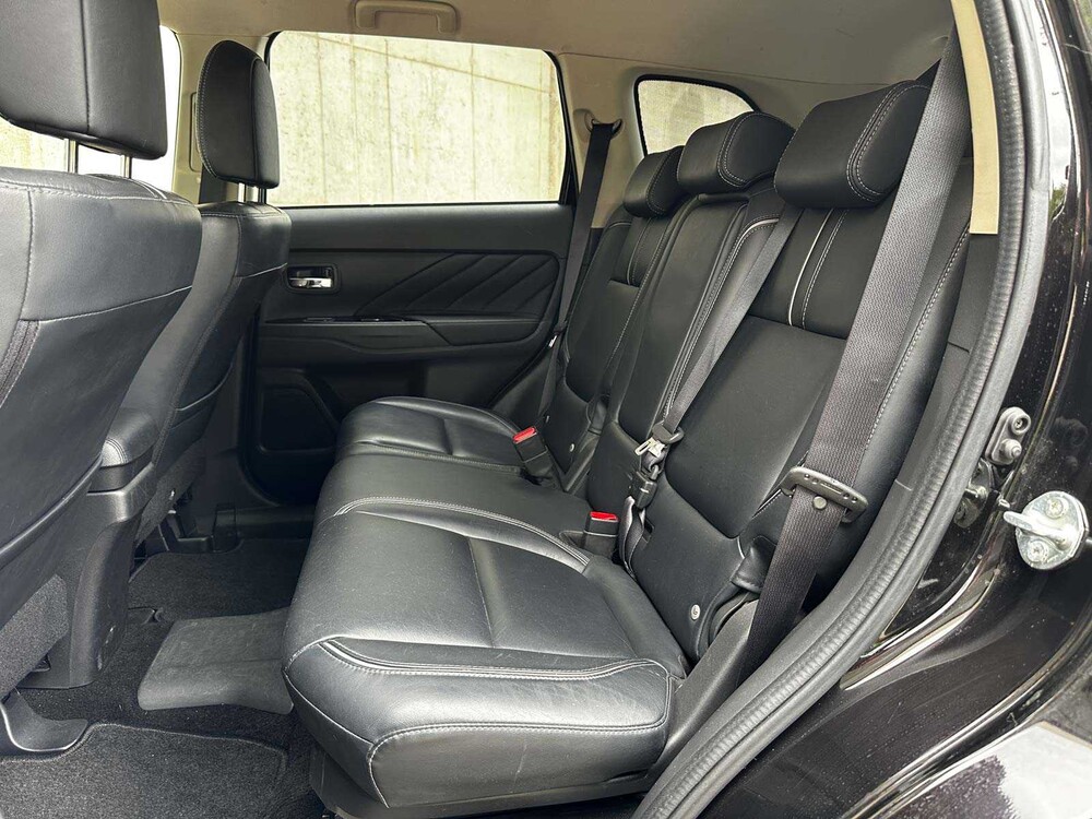 Mitsubishi Outlander 2.0 PHEV Instyle CWO GGP21 203pk 2015 (Origineel-NL) Plug-In Hybrid, HG-301-Z