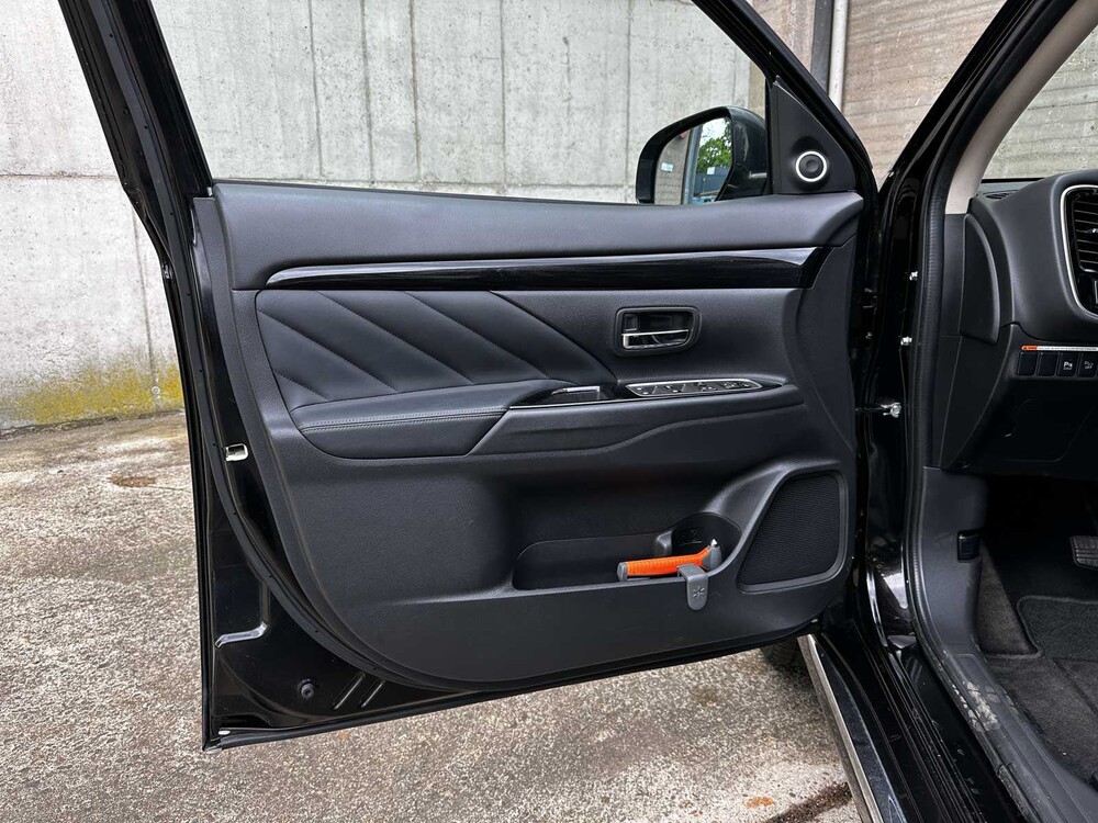 Mitsubishi Outlander 2.0 PHEV Instyle CWO GGP21 203pk 2015 (Origineel-NL) Plug-In Hybrid, HG-301-Z