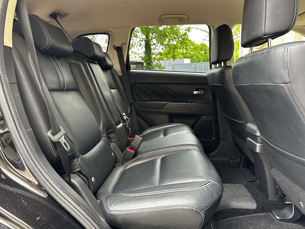 Mitsubishi Outlander 2.0 PHEV Instyle CWO GGP21 203pk 2015 (Origineel-NL) Plug-In Hybrid, HG-301-Z