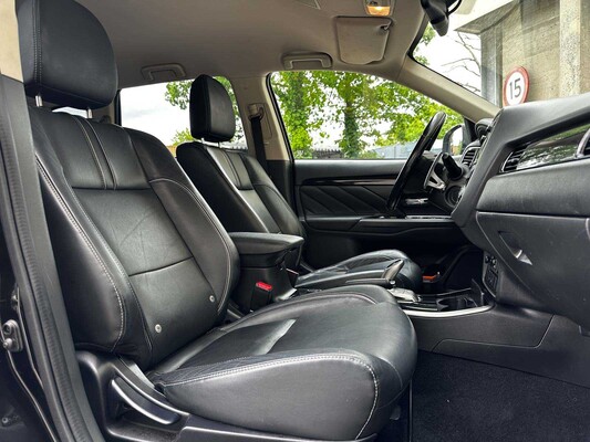 Mitsubishi Outlander 2.0 PHEV Instyle CWO GGP21 203pk 2015 (Origineel-NL) Plug-In Hybrid, HG-301-Z