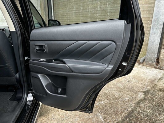 Mitsubishi Outlander 2.0 PHEV Instyle CWO GGP21 203pk 2015 (Origineel-NL) Plug-In Hybrid, HG-301-Z