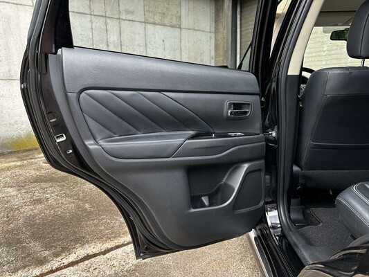 Mitsubishi Outlander 2.0 PHEV Instyle CWO GGP21 203pk 2015 (Origineel-NL) Plug-In Hybrid, HG-301-Z
