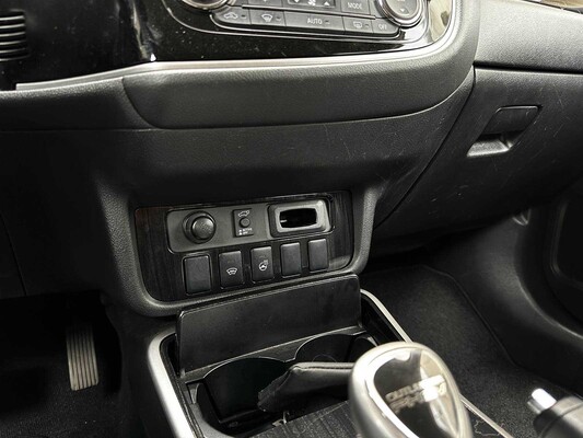 Mitsubishi Outlander 2.0 PHEV Instyle CWO GGP21 203pk 2015 (Origineel-NL) Plug-In Hybrid, HG-301-Z
