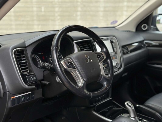Mitsubishi Outlander 2.0 PHEV Instyle CWO GGP21 203pk 2015 (Origineel-NL) Plug-In Hybrid, HG-301-Z