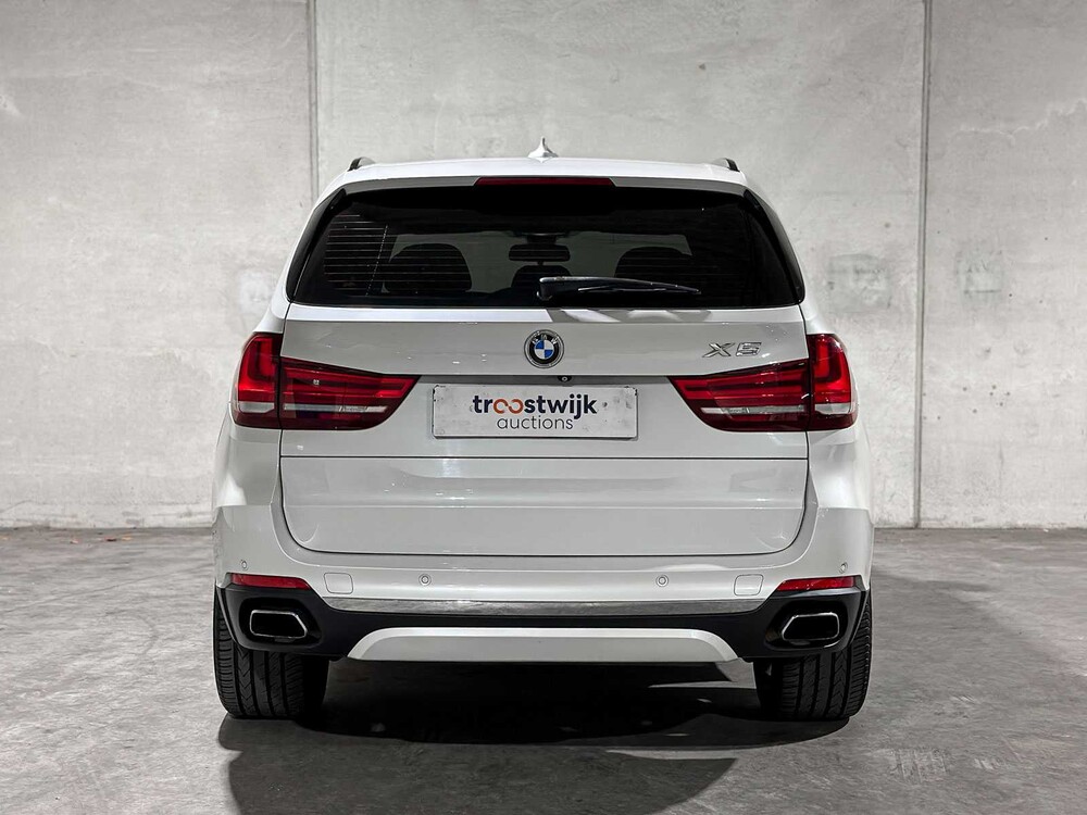 BMW X5 xDrive50i 4.4 V8 High Executive 449pk 2014, J-094-RR