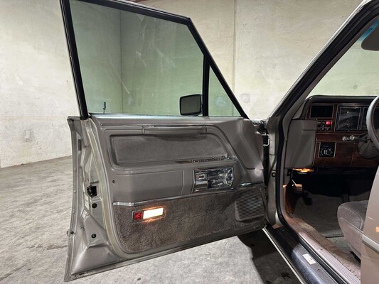 Lincoln Town Car 4,9 V8 Signature SD 160 PS 1989, K-946-BX