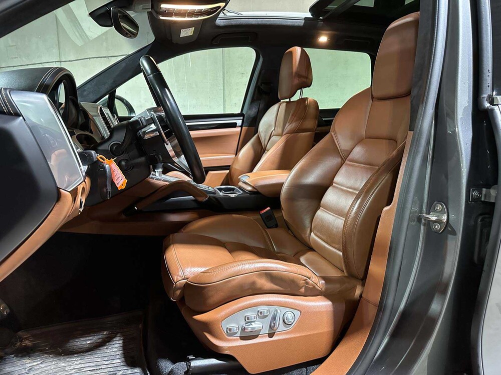 Porsche Cayenne Turbo 4,8 V8 520 PS 2017 Sport-Chrono