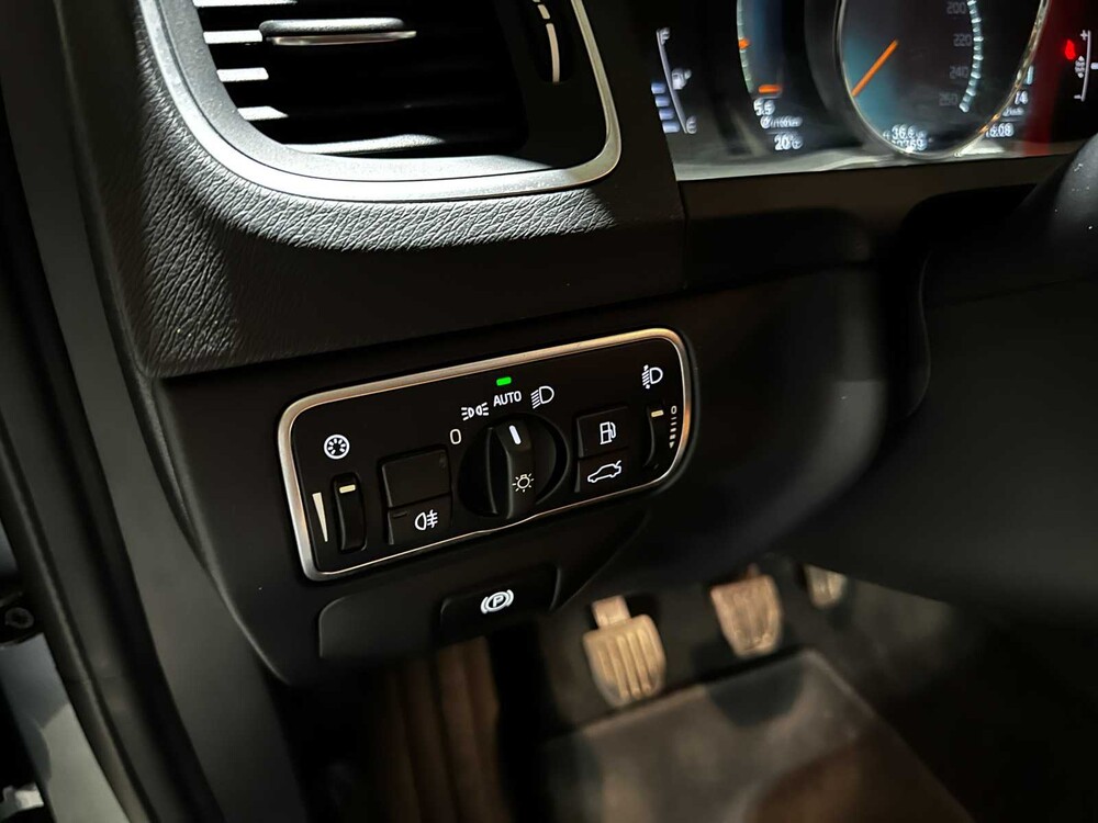 Volvo V60 2.0 D2 Nordic+ 120pk 2017 (Origineel-NL + 1e Eigenaar), PR-131-K
