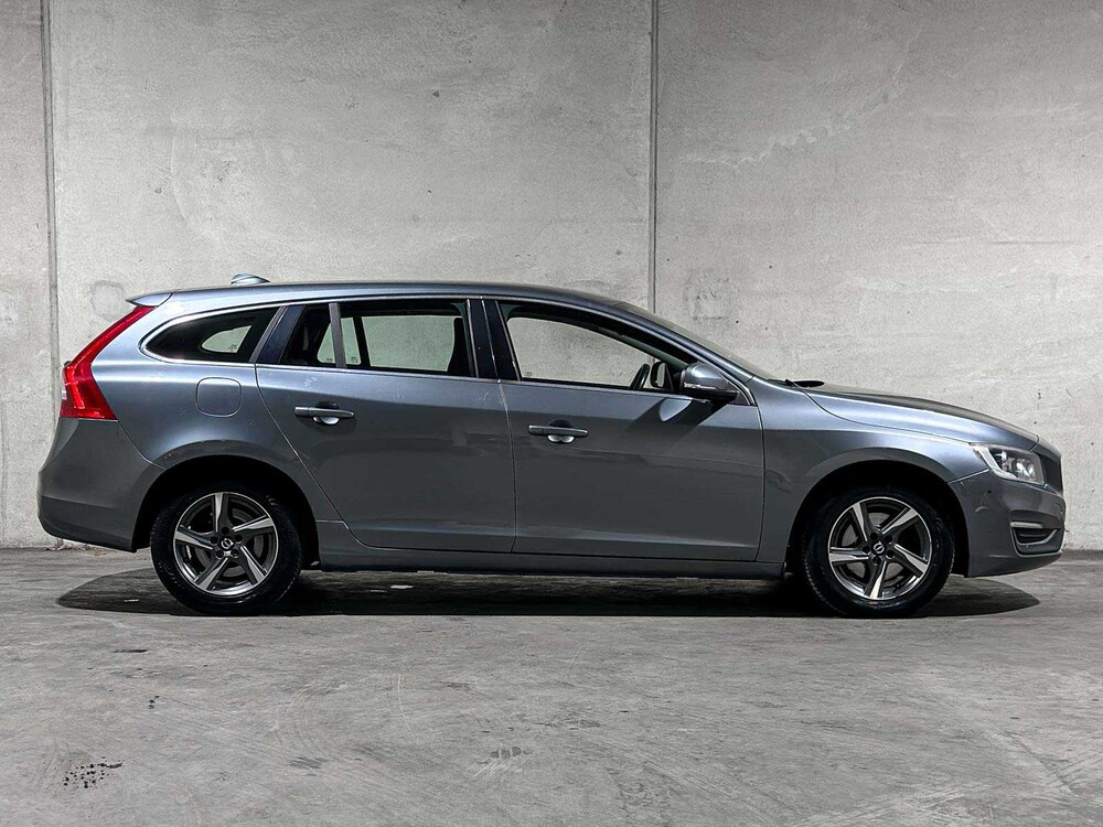 Volvo V60 2.0 D2 Nordic+ 120pk 2017 (Origineel-NL + 1e Eigenaar), PR-131-K