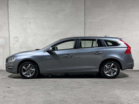 Volvo V60 2.0 D2 Nordic+ 120pk 2017 (Origineel-NL + 1e Eigenaar), PR-131-K