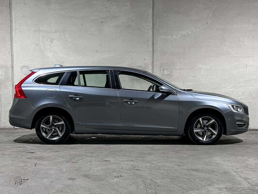 Volvo V60 2.0 D2 Nordic+ 120pk 2017 (Origineel-NL + 1e Eigenaar), PR-131-K