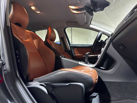Volvo V60 2.0 D2 Nordic+ 120pk 2017 (Origineel-NL + 1e Eigenaar), PR-131-K