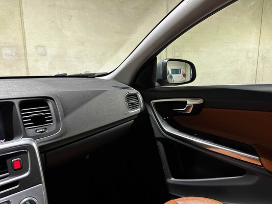 Volvo V60 2.0 D2 Nordic+ 120hp 2017 (Original-NL + 1st Owner), PR-131-K